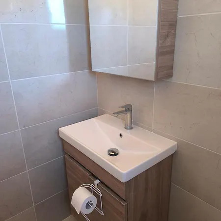 Aprilias Ocean View Lejlighed